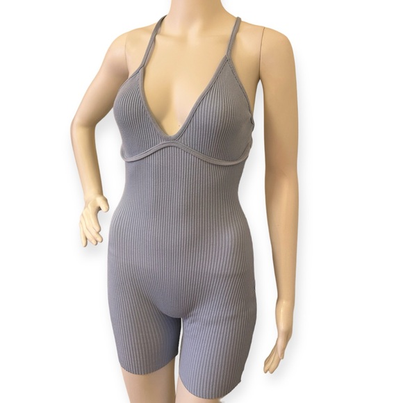 Cali Ribbed Romper - Picture 5 of 7